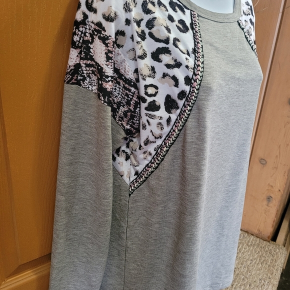 💜 New Gray Long Sleeve Top - Picture 8 of 9